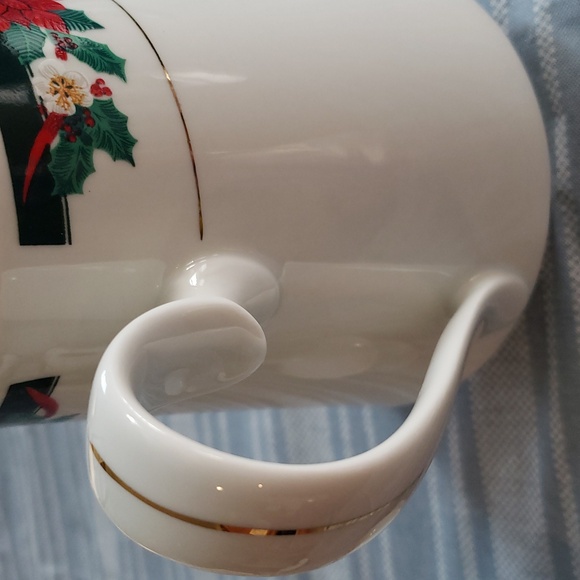 Tienshan White Teapot with Poinsettia Design - Picture 7 of 7